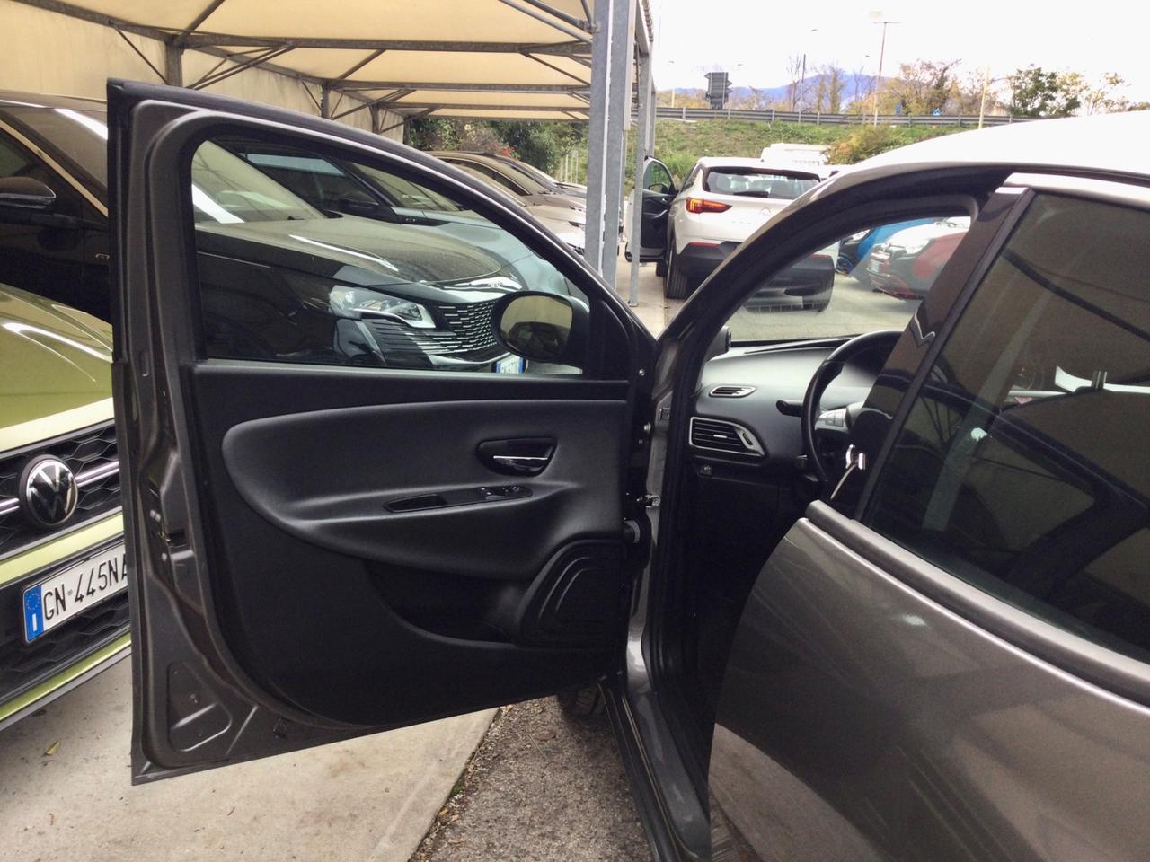 Lancia Ypsilon 1.2 69 CV 5 porte Platinum