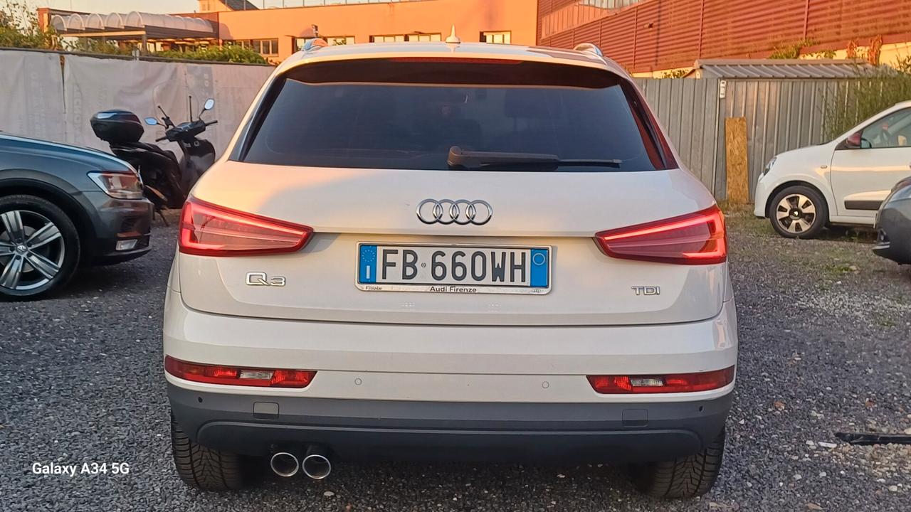 Audi Q3 2.0 TDI 150 CV S Line Esterno