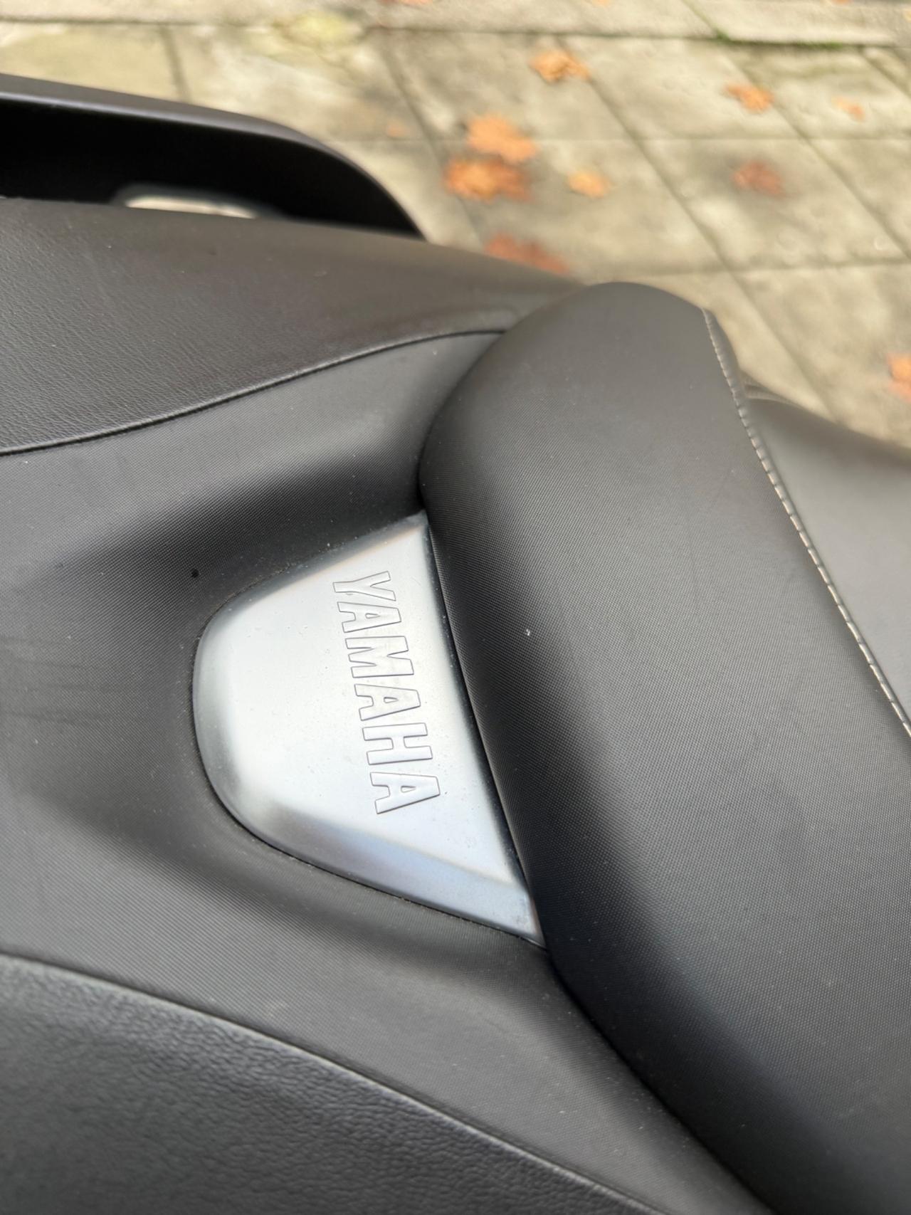 Yamaha X-Max 400 full