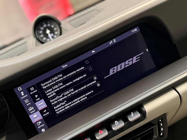 PORSCHE 911 Carrera 4