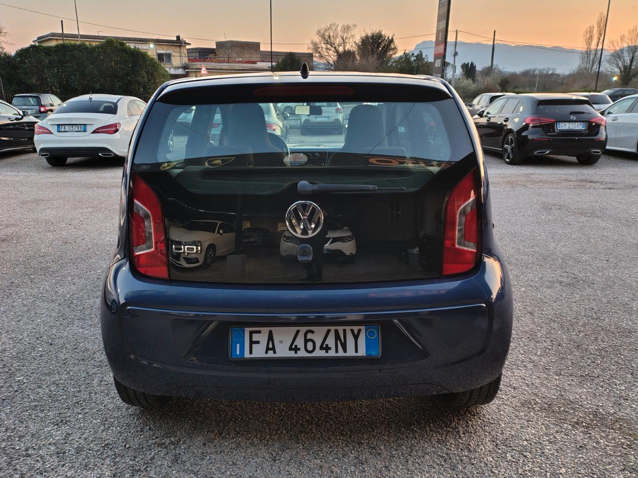 Volkswagen up! 1.0 5p. high up! CLUB