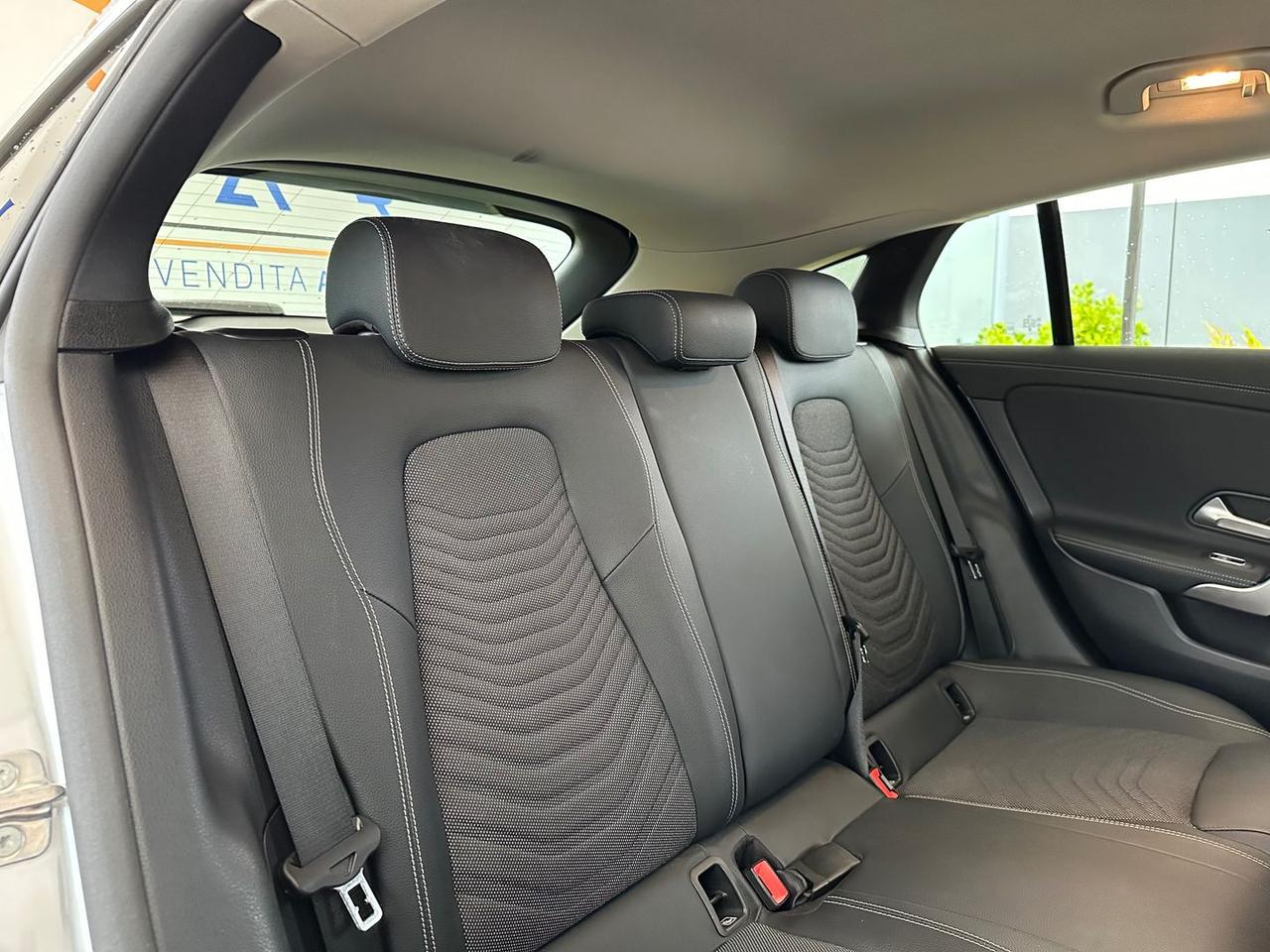 Mercedes-Benz CLA 180 Sport CLA 180 D