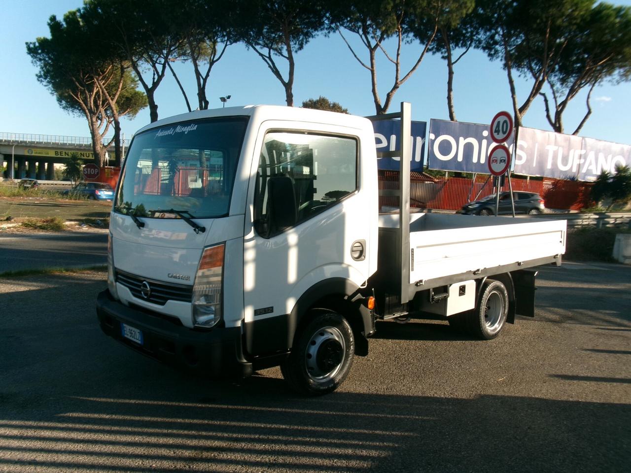 Nissan Cabstar 35-12 EURO 5 2.5 120CV CASSONE FISSO CORTO DA 3.25 METRI