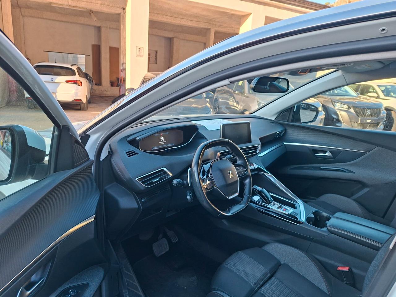 Peugeot 3008 BlueHDi 130 S&S EAT8 Business