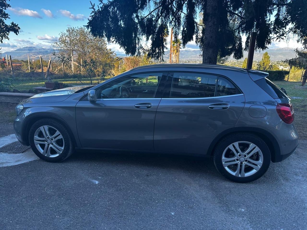 Mercedes-benz GLA 200 d Premium