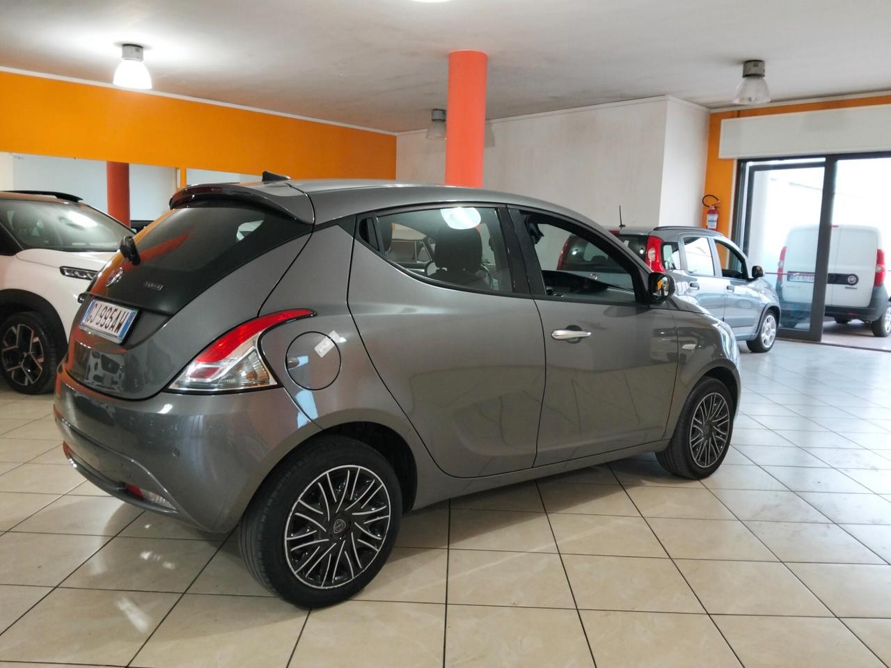 Lancia Ypsilon 1.0 FireFly 5 porte S&S Hybrid Ecochic Gold