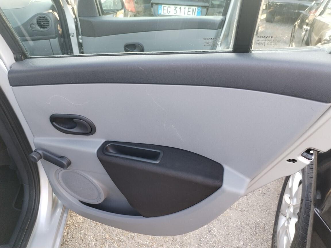 Renault Clio 1.2 16V 5 porte Confort 54000KM DEL 2006 UNIPRO DEL 1941 MANUTENZIONI PRE CONSEGNA