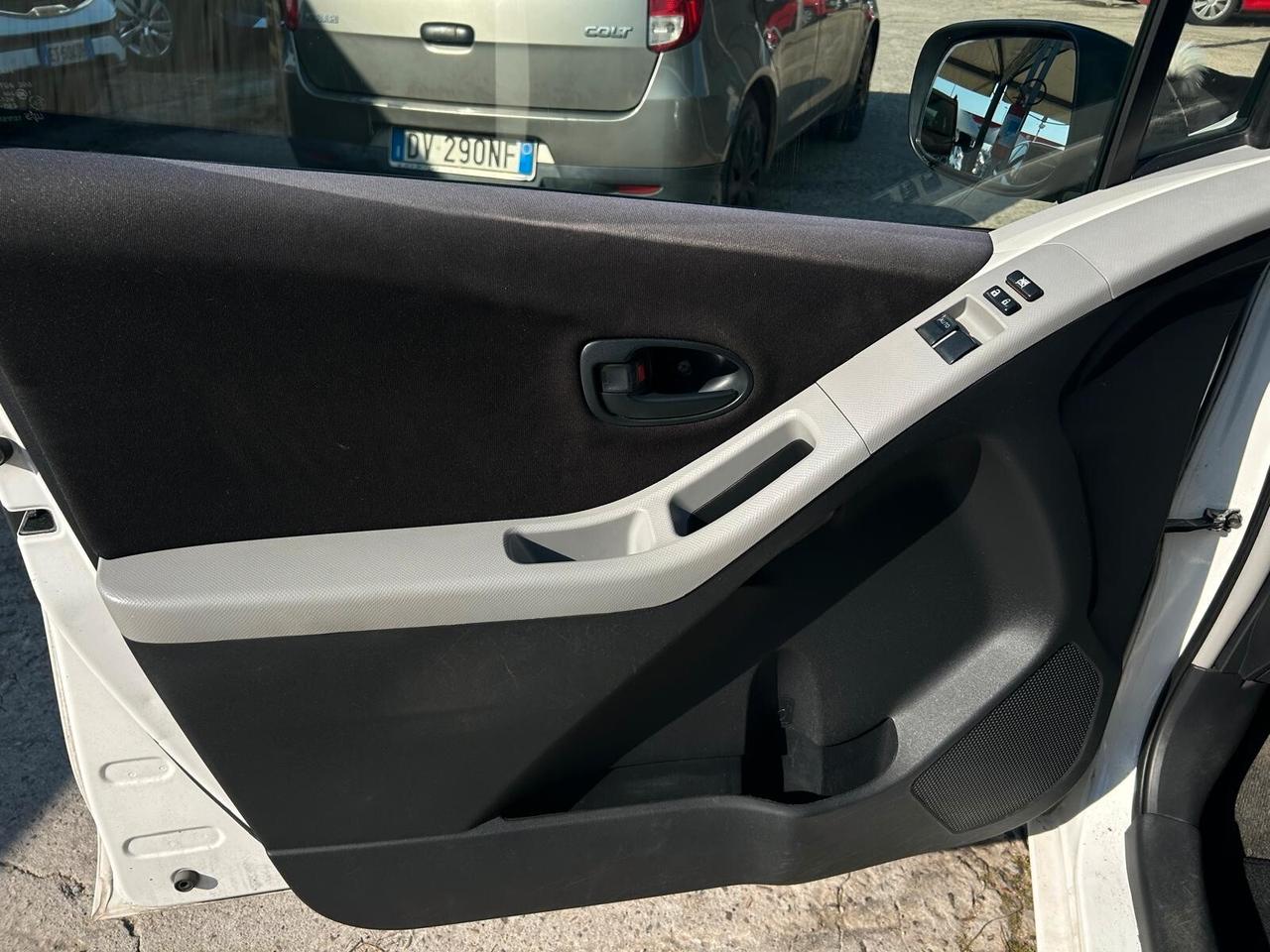 Toyota Yaris 1.0 5 porte Sol