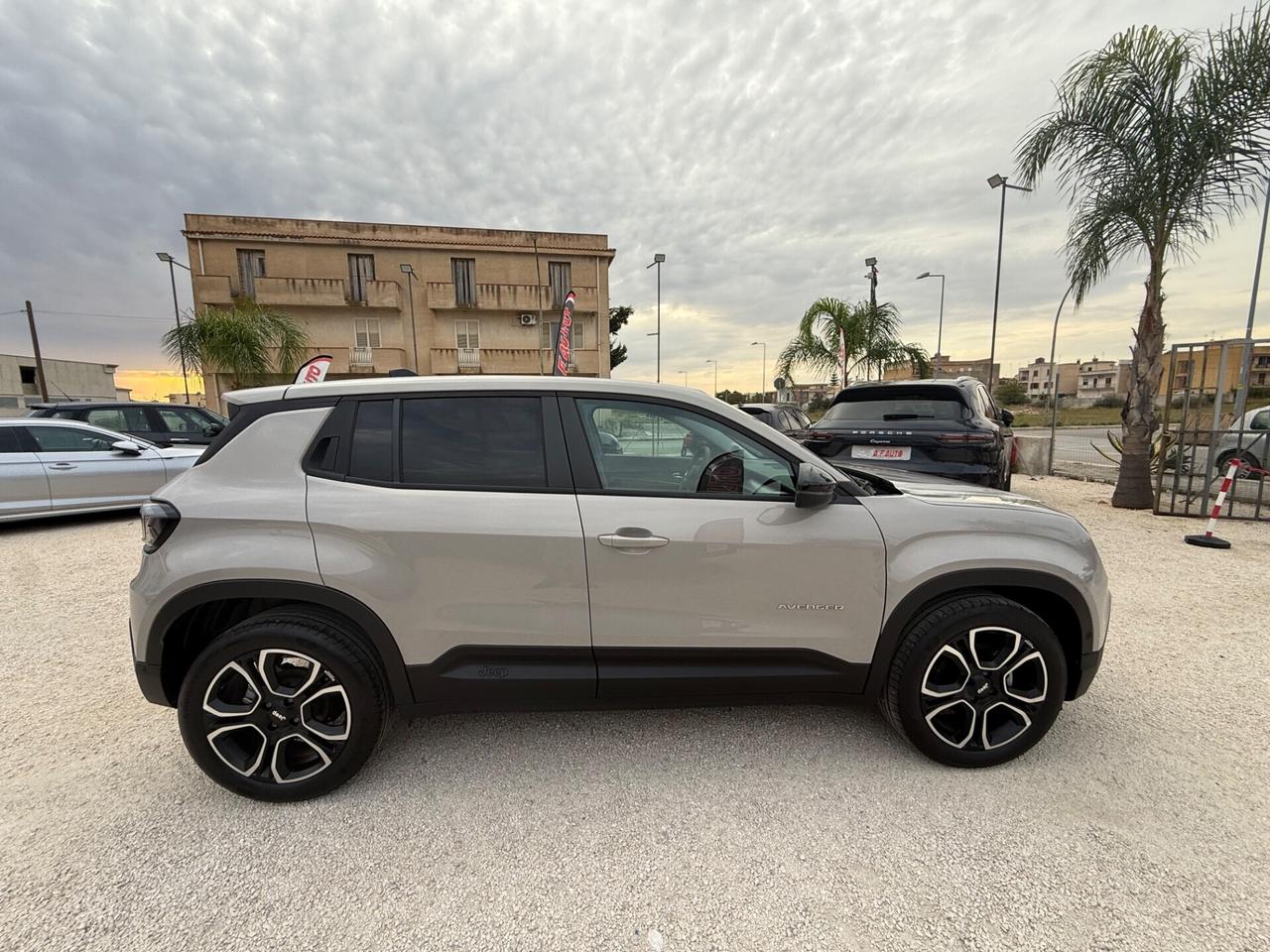 Jeep Avenger 1.2 Turbo 100 CV Summit