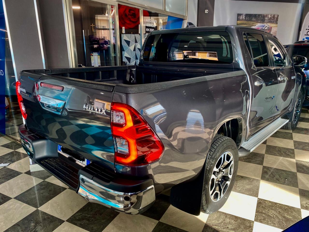Toyota Hilux 2.4 D-4D A/T 4WD 4 porte Double Cab Lounge-2024