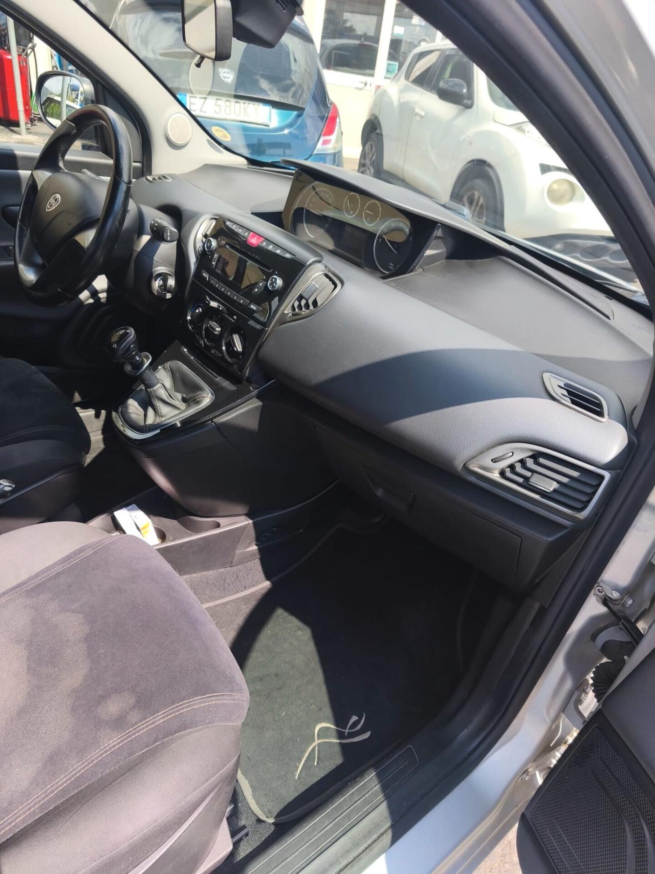 Lancia Ypsilon 1.2 69 CV 5 porte S&S Silver