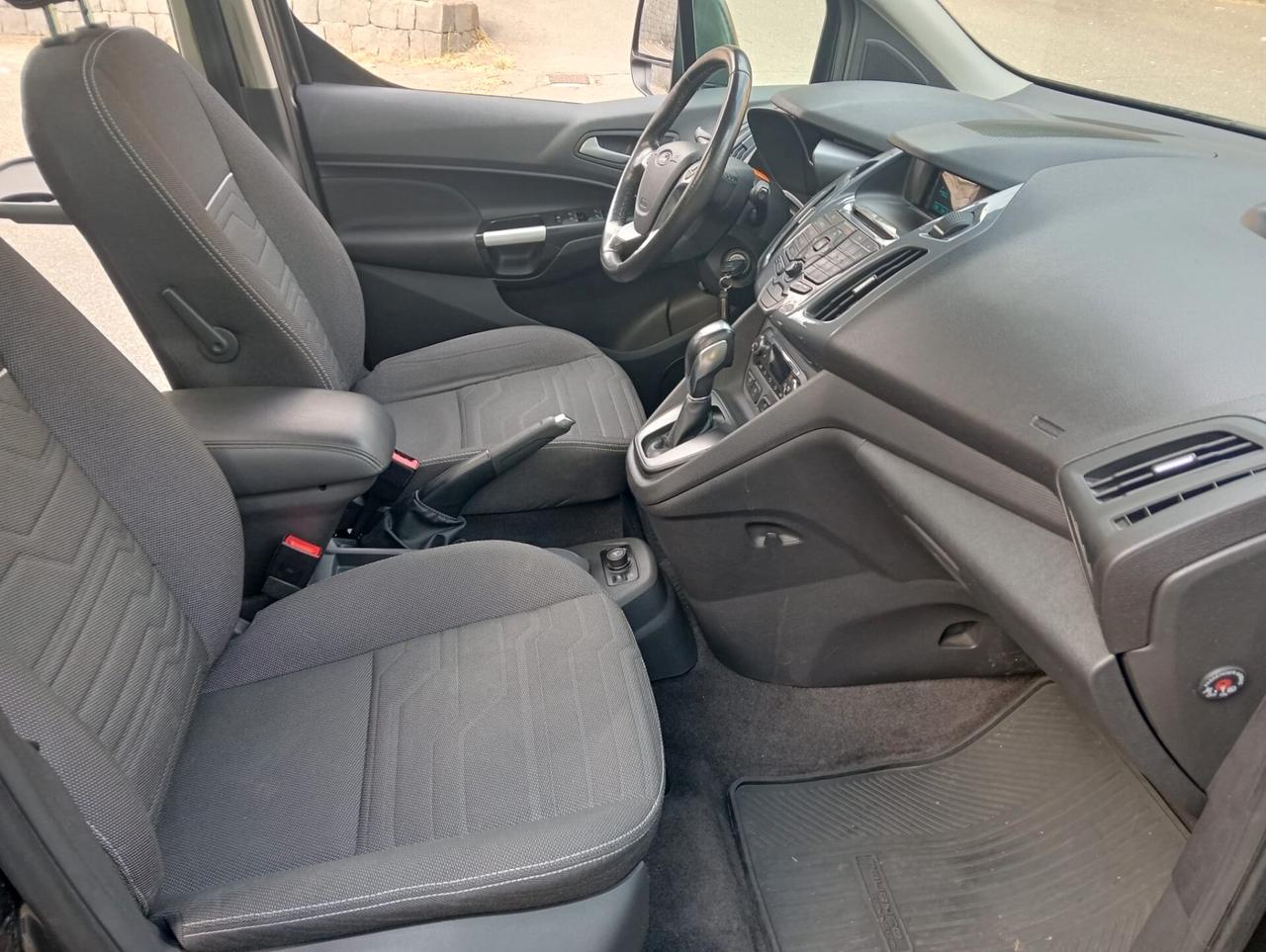 Ford Tourneo Connect Pianale ribassato con rampa disabili in carrozzina