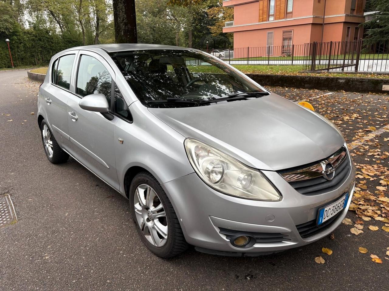 Opel Corsa 1.2 5 porte Cosmo benzina
