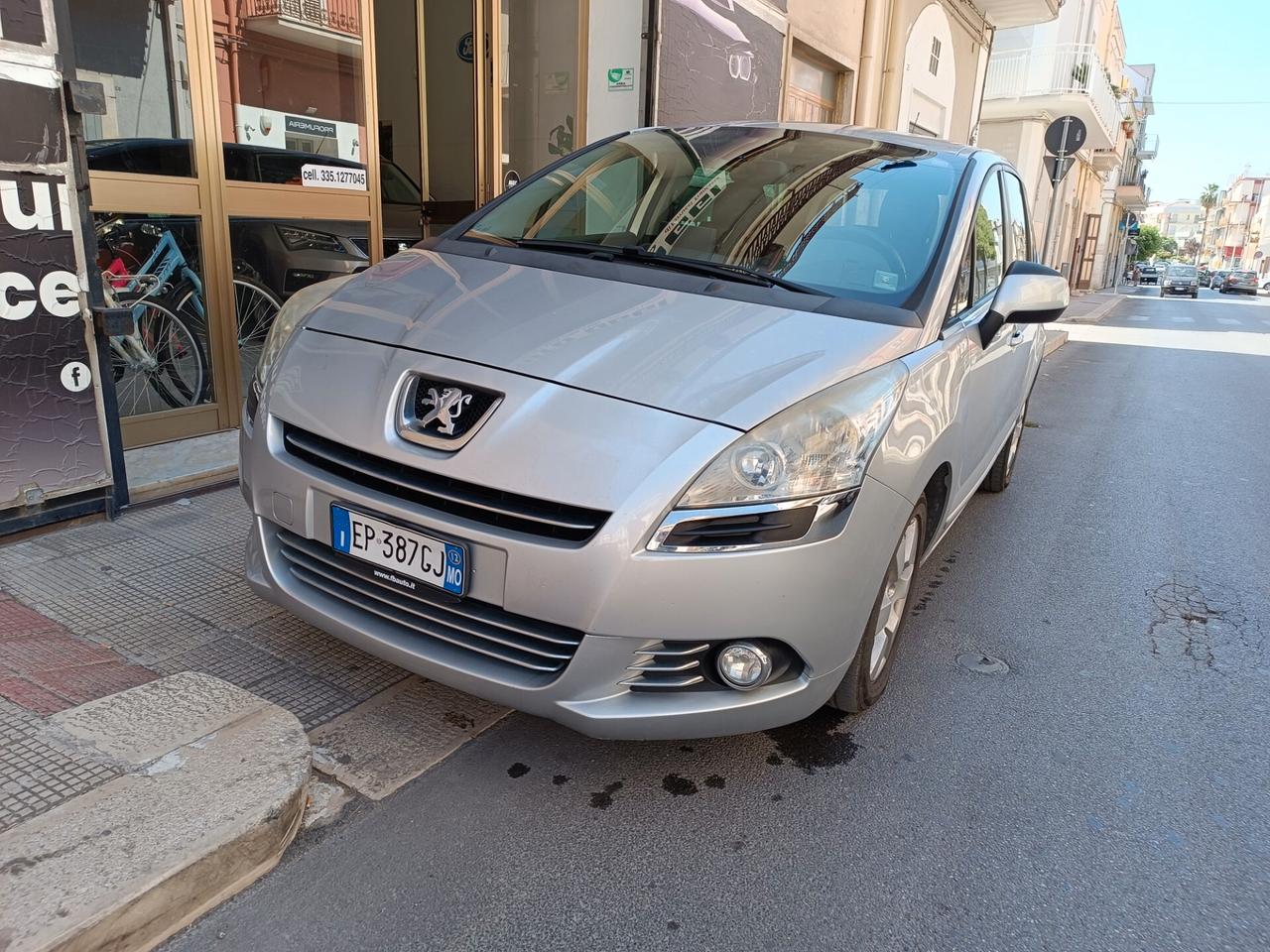 Peugeot 5008 1.6 HDi 112CV ALLURE 7 POSTI NAVI GANCIO TRAINO