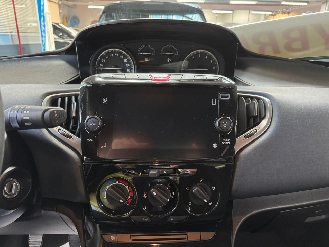Lancia Ypsilon 1.0 FireFly 5 porte S&S Hybrid Ecochic Gold