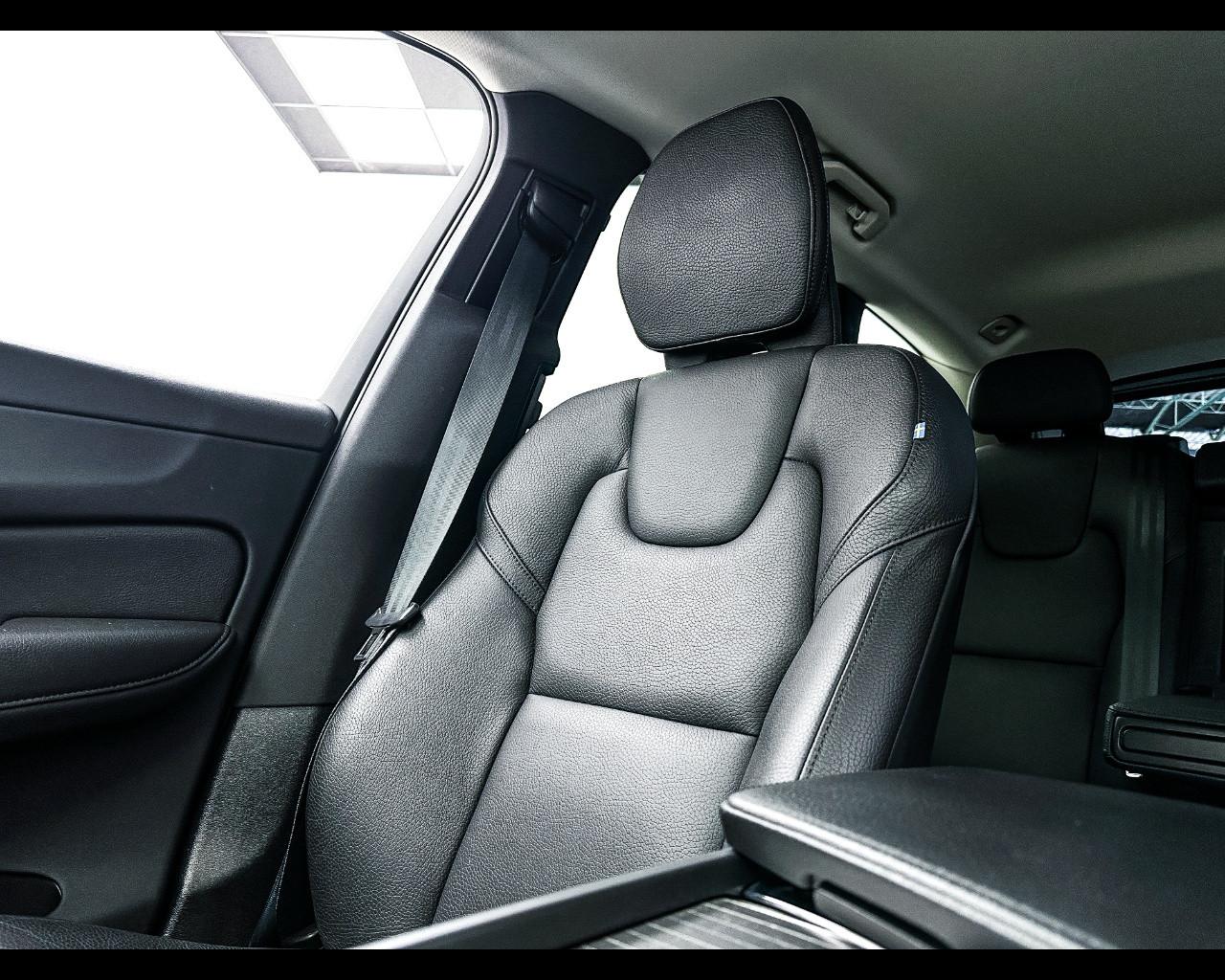 VOLVO XC60 (2017--->) - XC60 B4 (d) AWD Geartronic Inscription