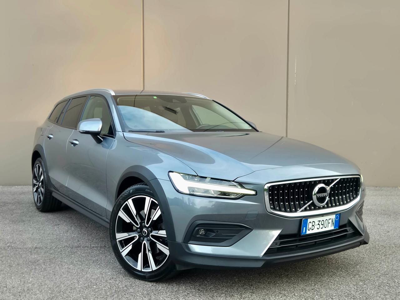 Volvo V60 Cross Country D4 AWD Geartronic Business Plus