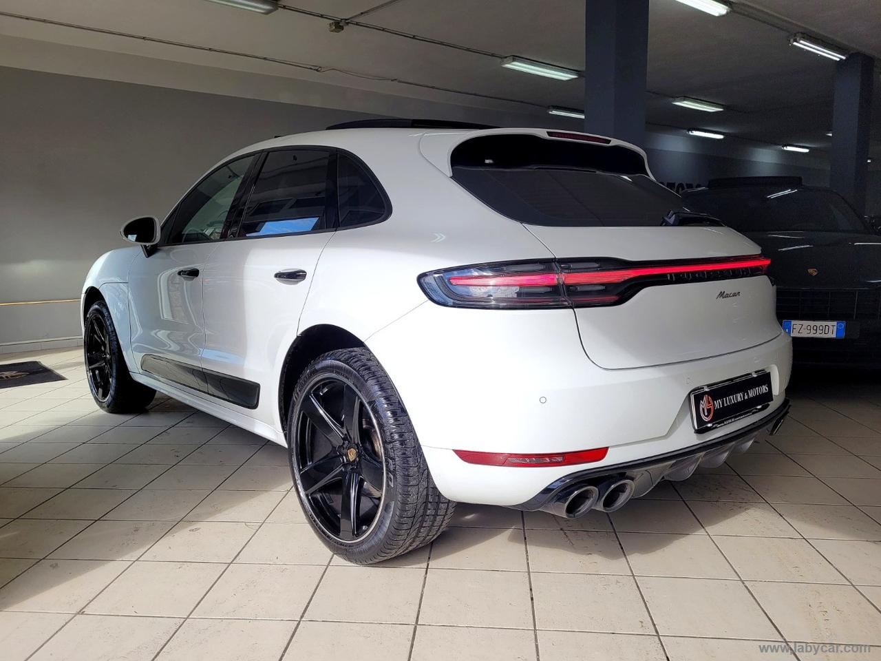 PORSCHE Macan 2.0