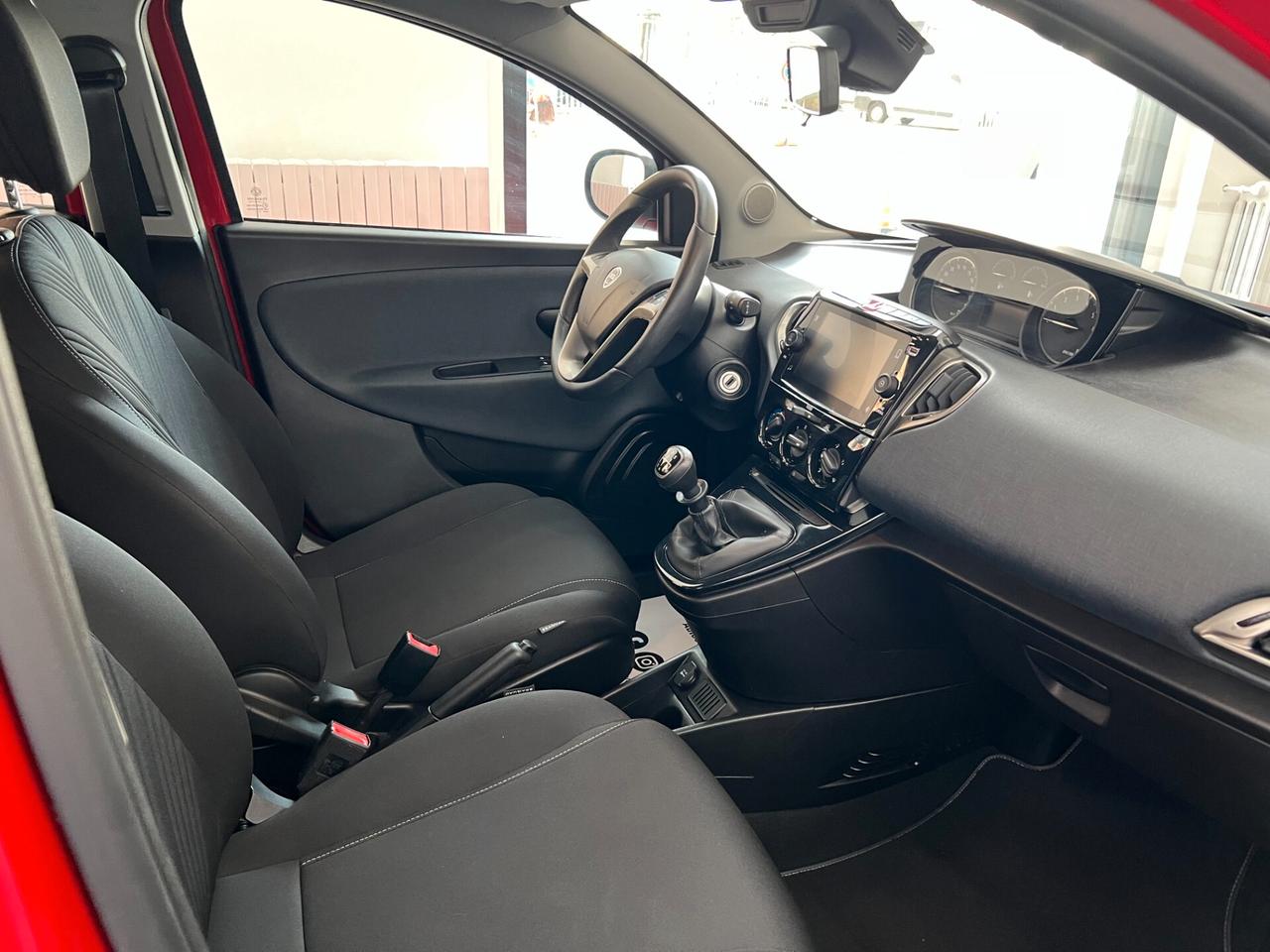 LANCIA YPSILON 1.0 70 CV HYBRID GOLD €185/MESE