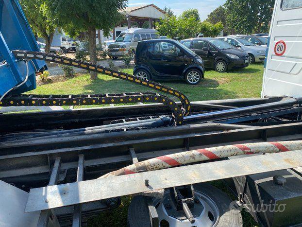 Mercedes carro attrezzi scarrabile con gru