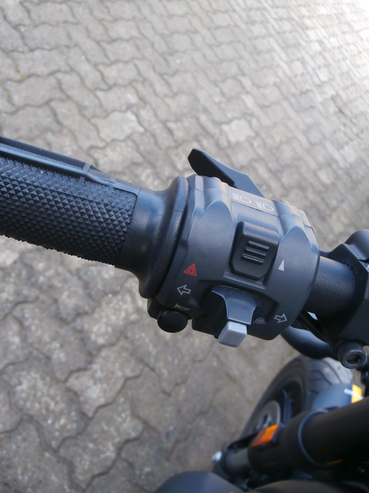 Ducati Scrambler 800 Full Throtte del 2017 PASSAGGIO ,TAGLIANDO E GARANZIA COMPRESI