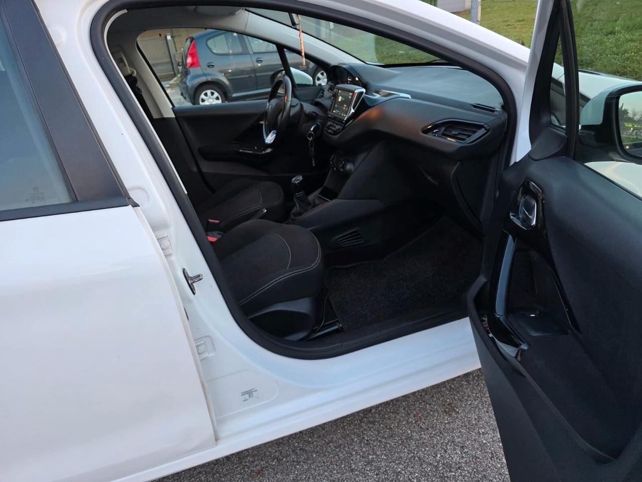 Peugeot 208 PureTech 82 5 porte Allure