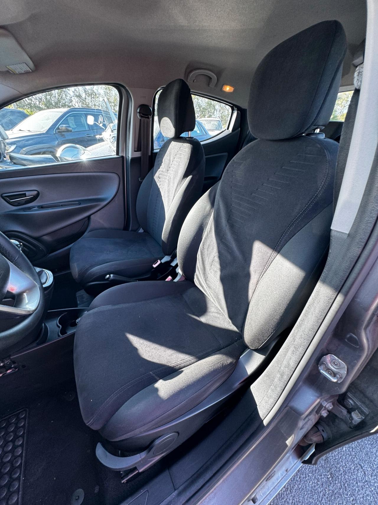 Lancia Ypsilon 1.2 69 CV 5 porte S&S Silver