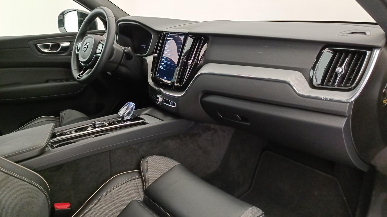 VOLVO XC60 2.0 b4 Plus Dark auto
