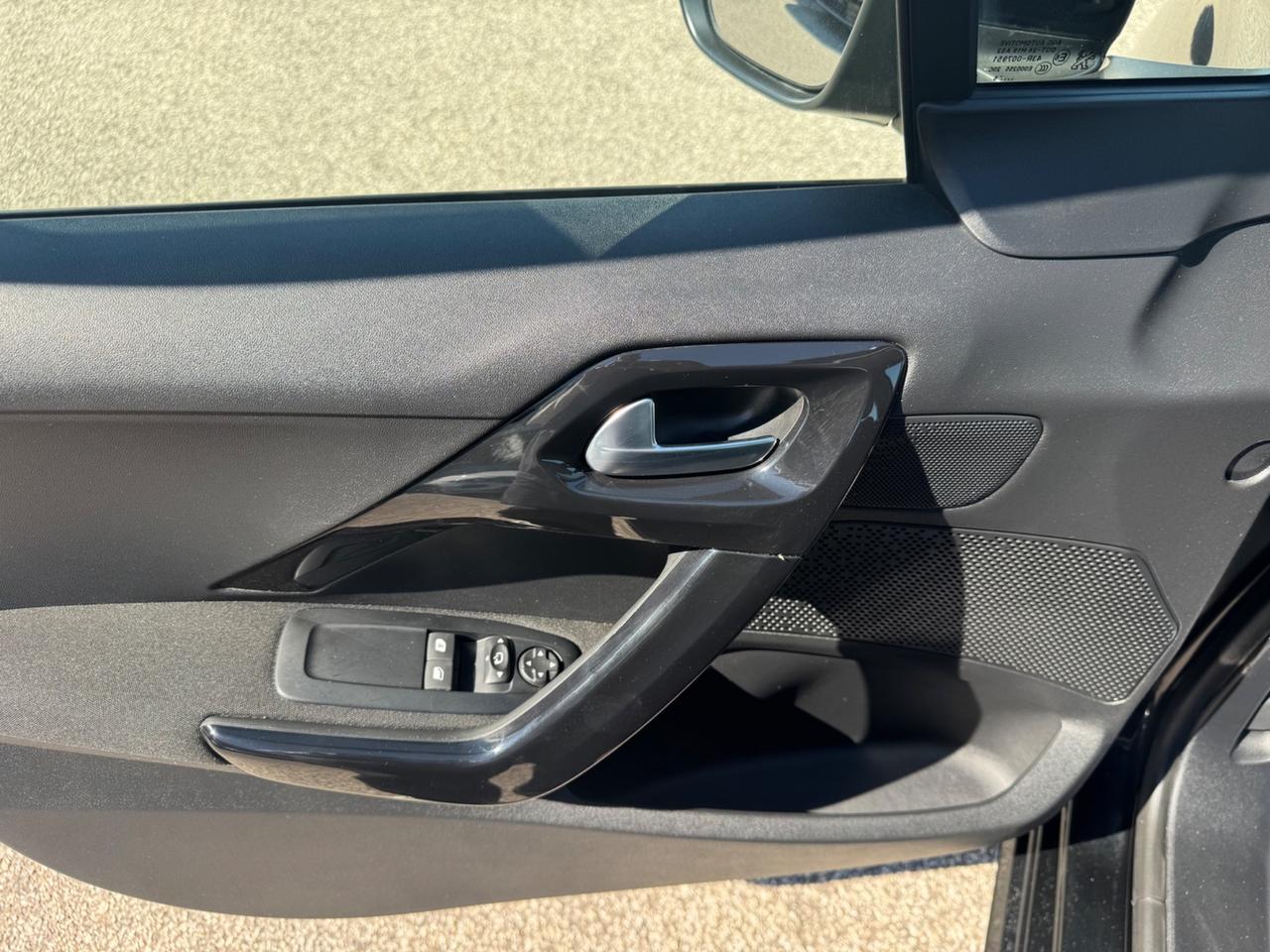 Peugeot 208 82cv 5p. GPL Allure NEOPATENTATI UNICO PROPRIETARIO
