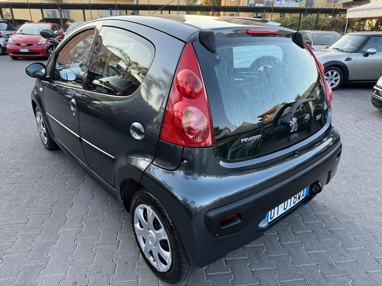 Peugeot 107 1.0 68CV 5p. Sweet Years - 2010