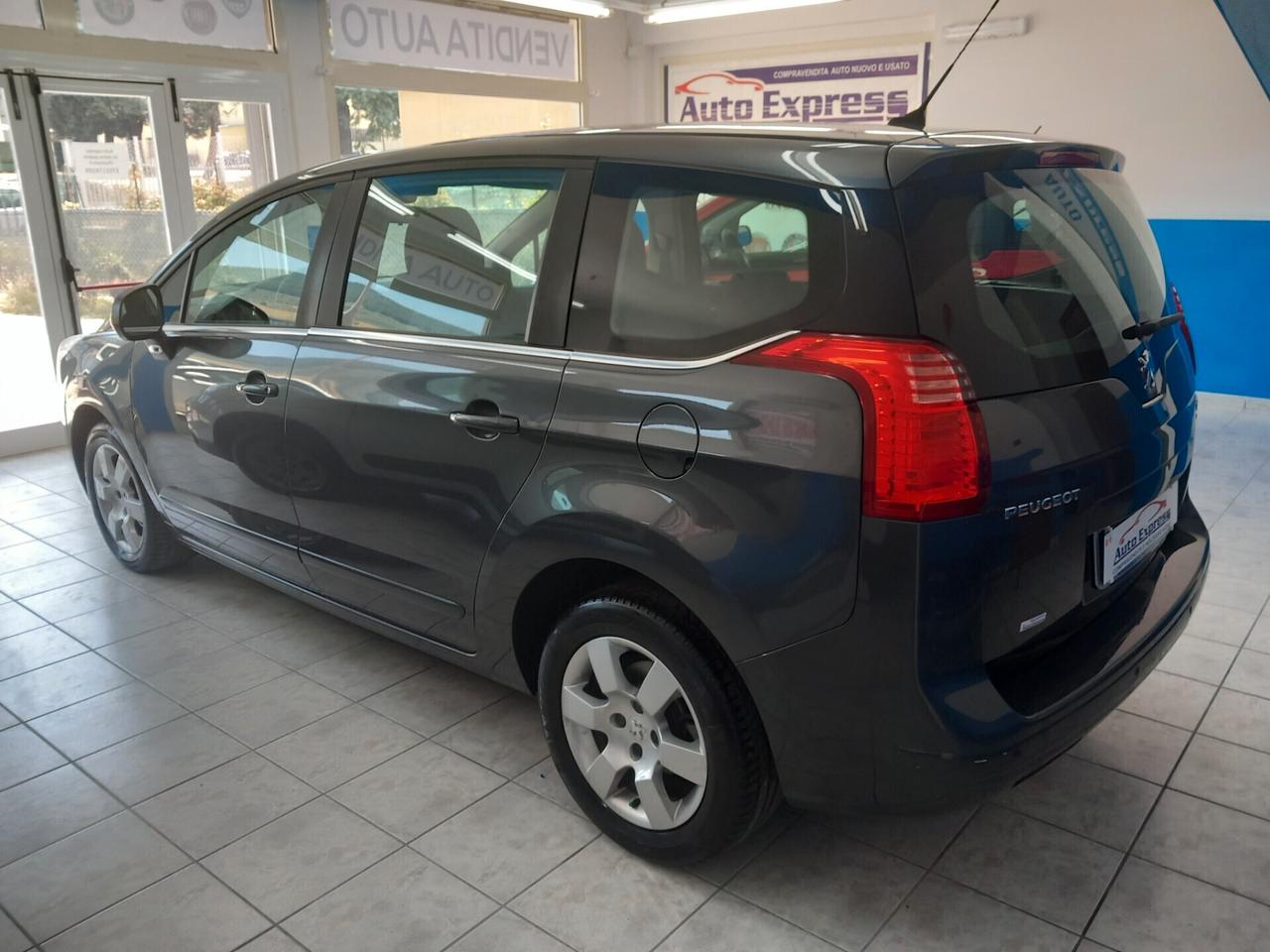 Peugeot 5008 1.6 diesel automatica 7 posti 152 mila km anno 2013