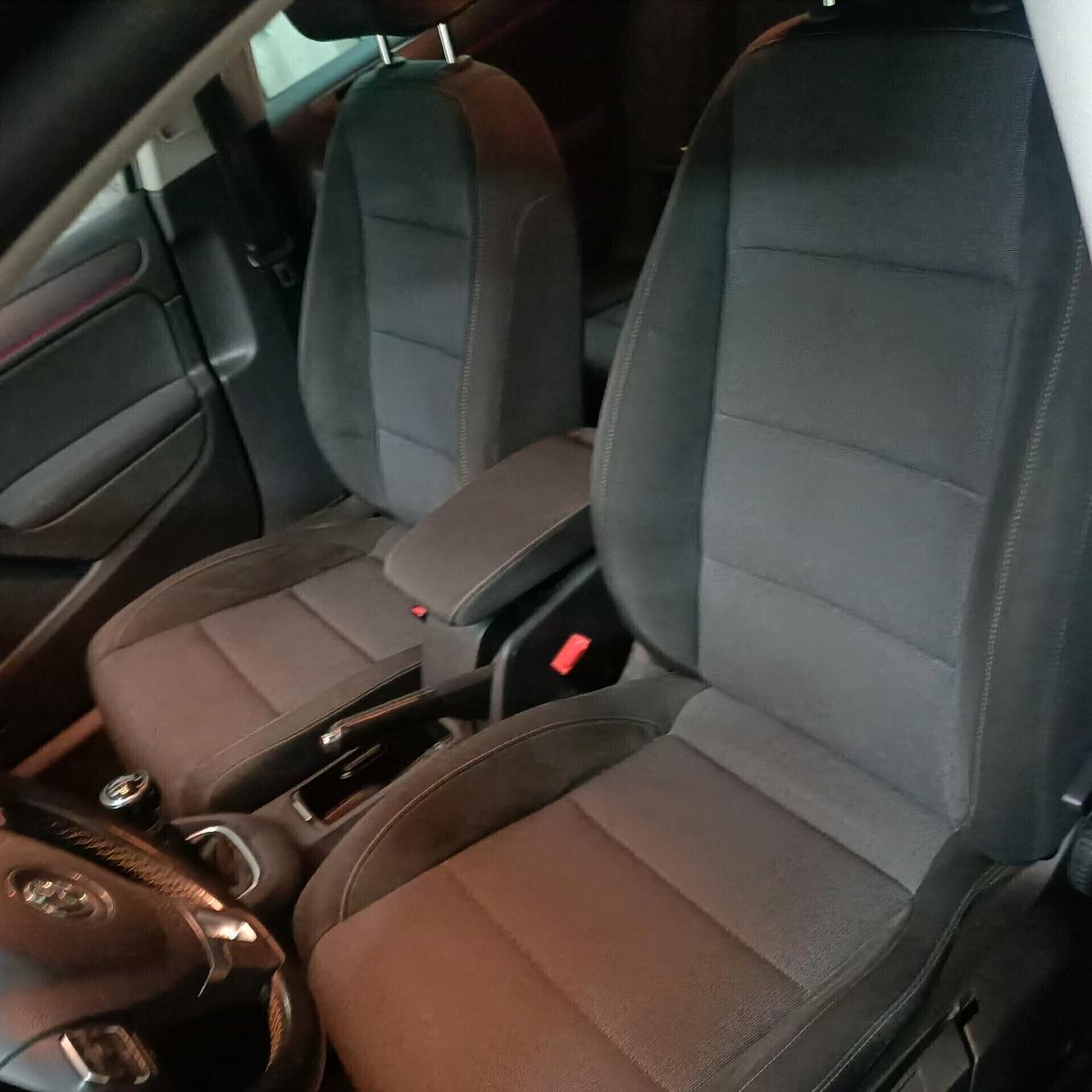 Volkswagen Golf 1.6 TDI DPF 5p. Highline STRAFUL DI ACCESSORI 2011 CON CINGHIA DI DISTRIBUZIONE IN OMAGGIO