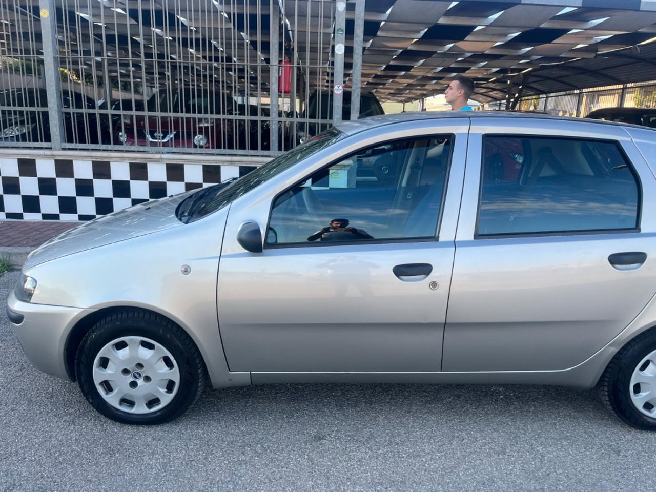 Fiat Punto 1.2i cat 5 porte Unipro 2001