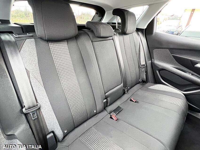 PEUGEOT 3008 1.2 BENZINA NAVI-AUTOMATICA