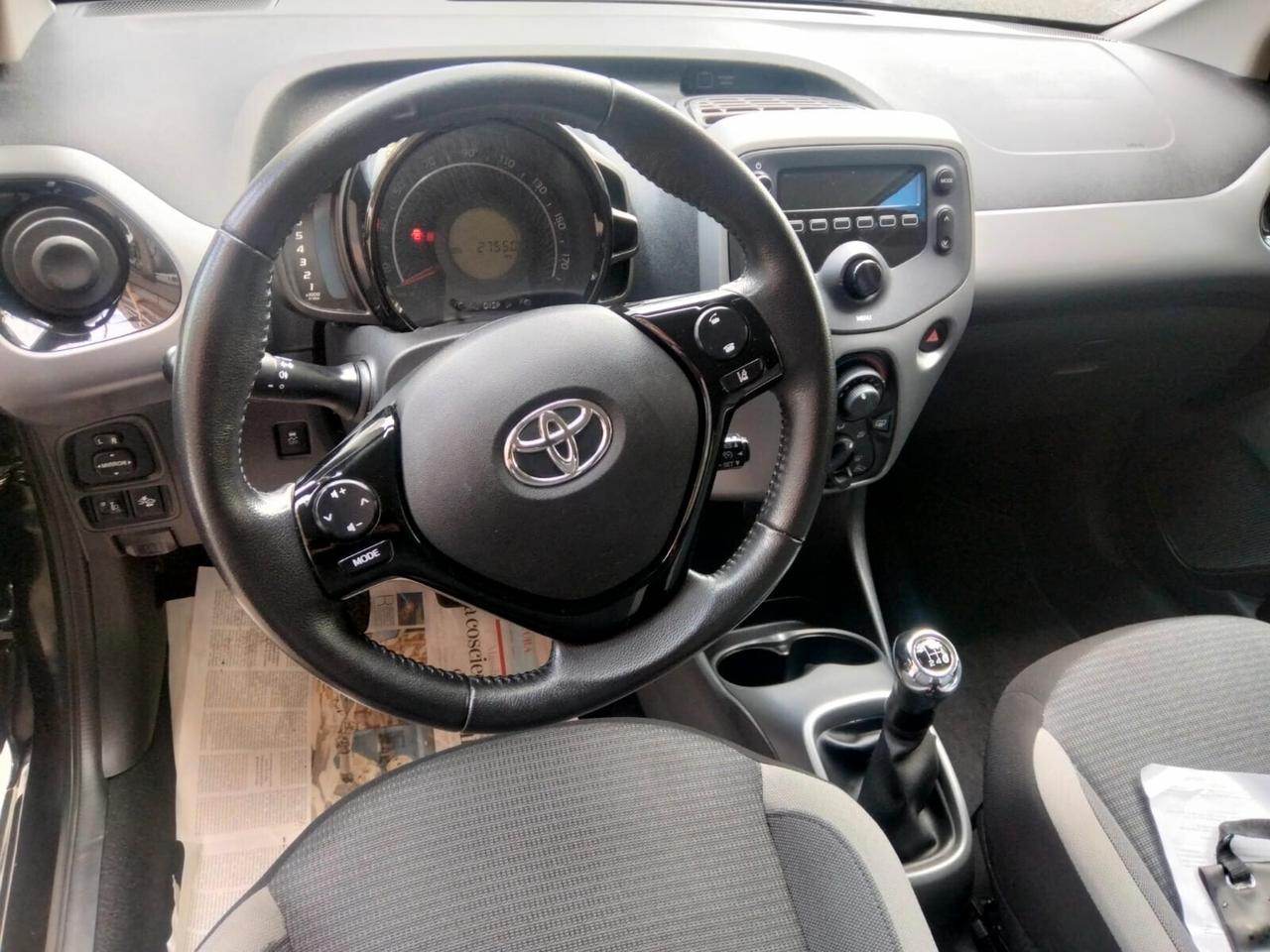 Toyota Aygo Connect 1.0 VVT-i 72 CV 5 porte x-wave