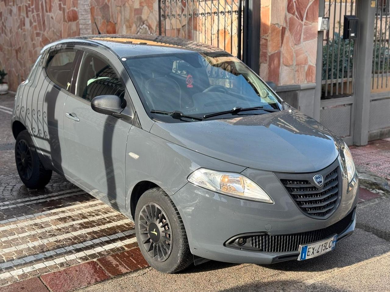 Lancia Ypsilon 0.9 TwinAir 85 CV 5 porte Metano Ecochic Gold