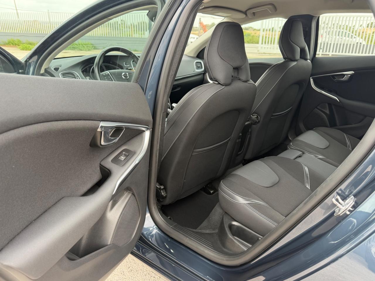 VOLVO V40 2.0D D2 120CV MANUALE FULL LED MY17