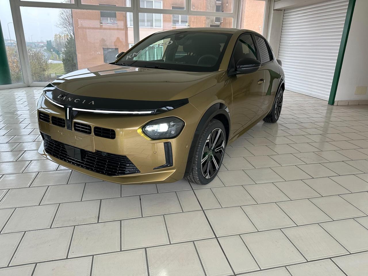 Lancia Ypsilon Hybrid e-DCT LX