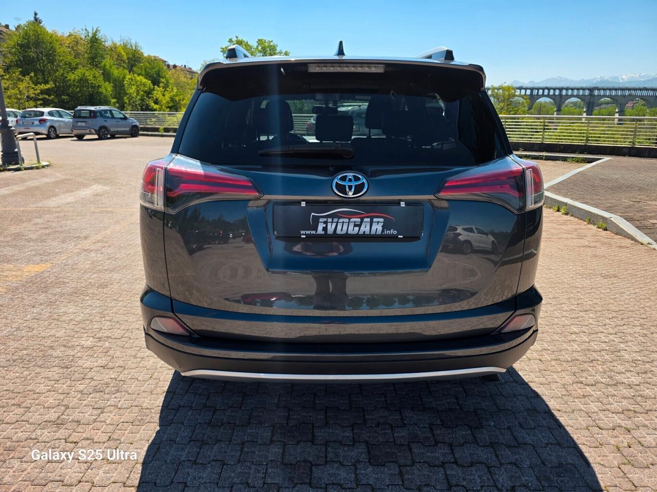 toyota rav4 2.0 D-4D valutiamo usato