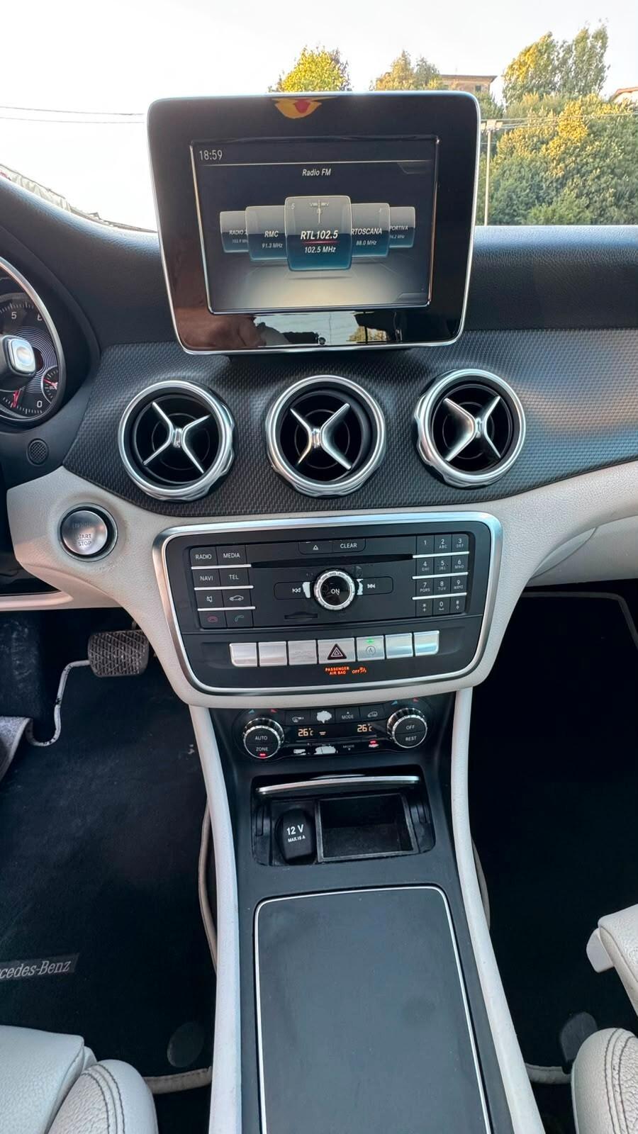 Mercedes-benz GLA 180 Premium