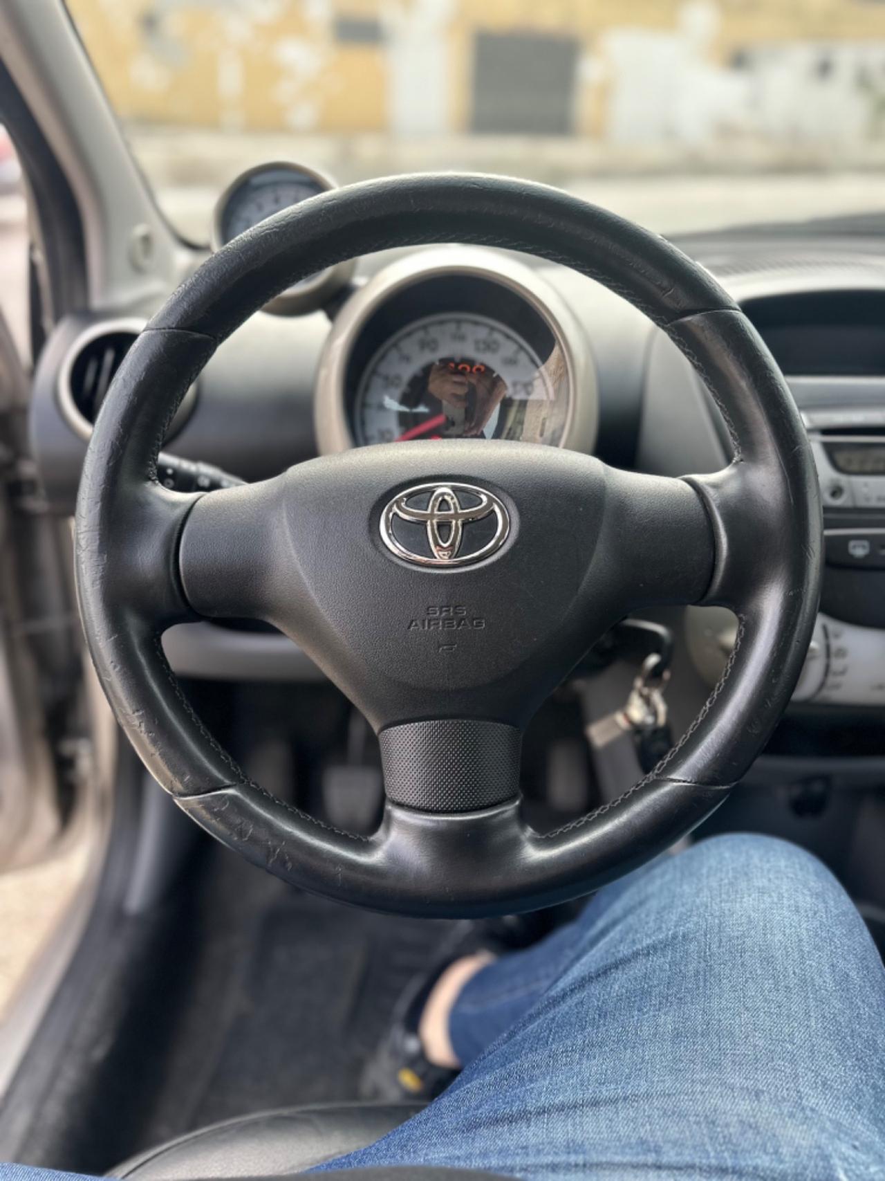 Toyota Aygo 1.0 12V VVT-i 5 porte ok neopatentati
