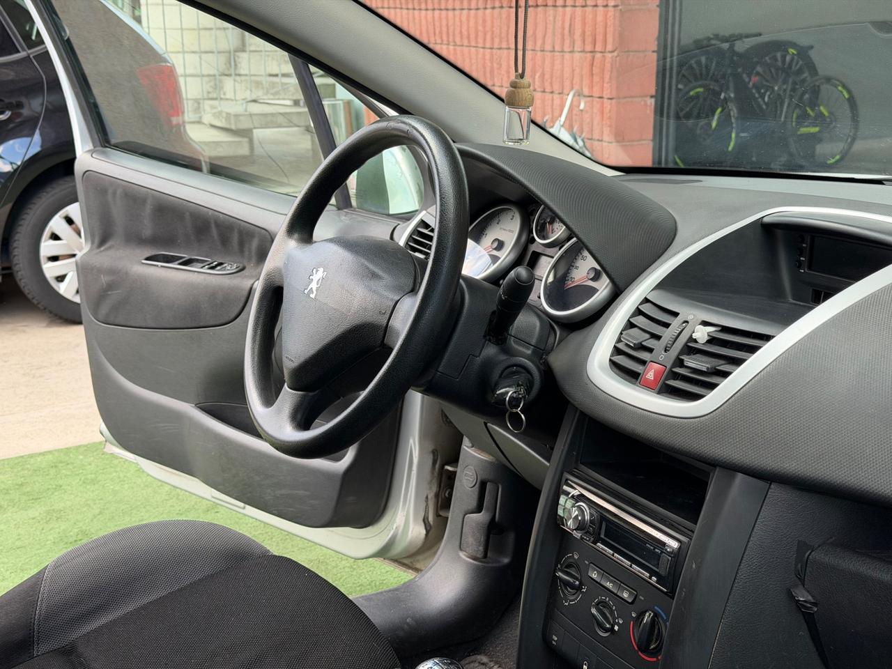 Peugeot 207 1.4 HDi 70CV 5p. ONE Line