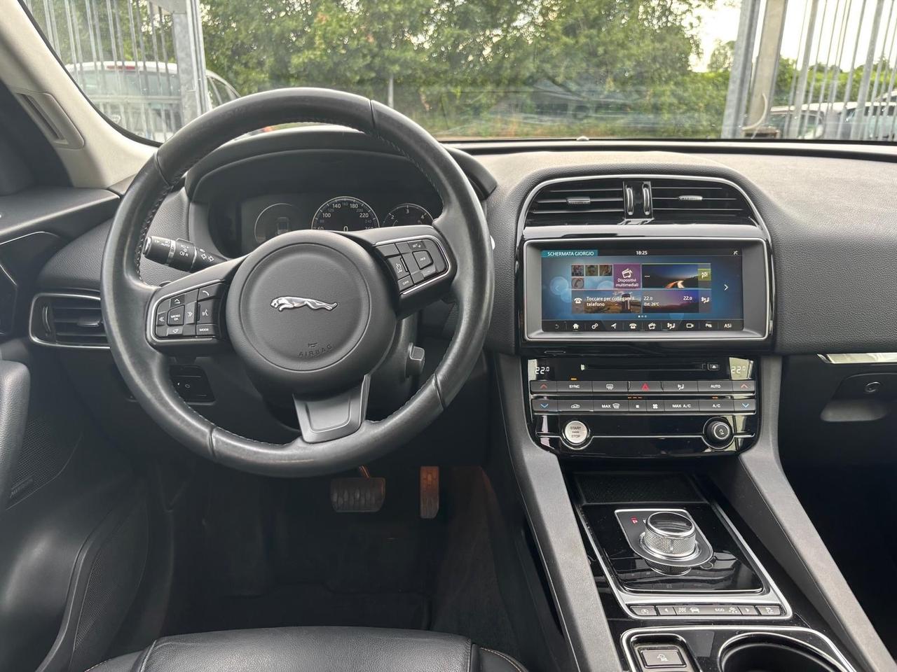 Jaguar F-Pace 2.0 D 180 CV Pure