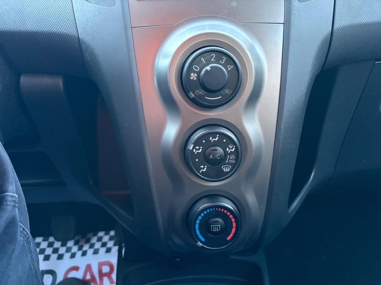 Toyota Yaris 1.0 5 porte Now Unipro 2010