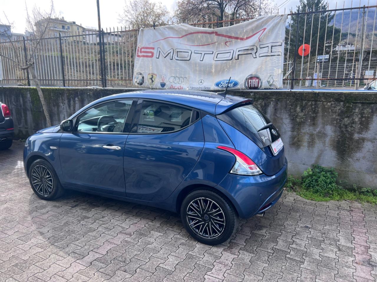 Lancia Ypsilon 1.0 FireFly 5 porte S&S Hybrid Ecochic Gold