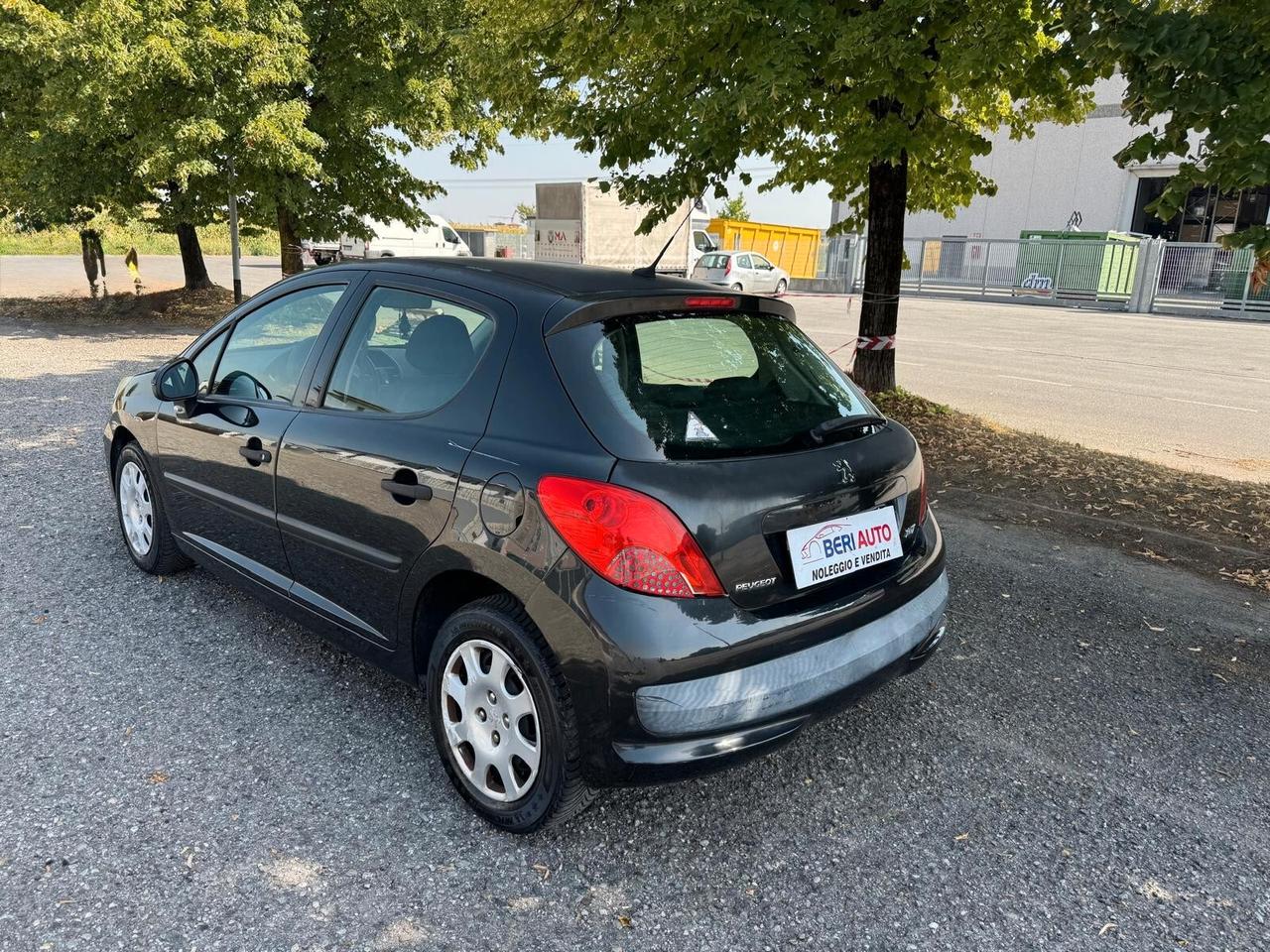Peugeot 207 benzina manuale