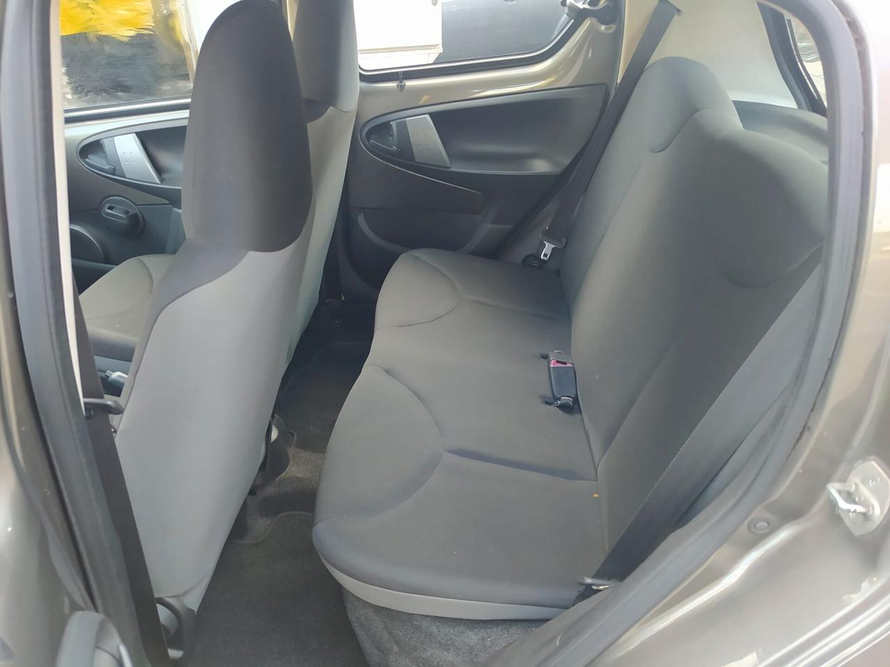 Toyota Aygo 1.0 Active Connect E5 offerta del mese