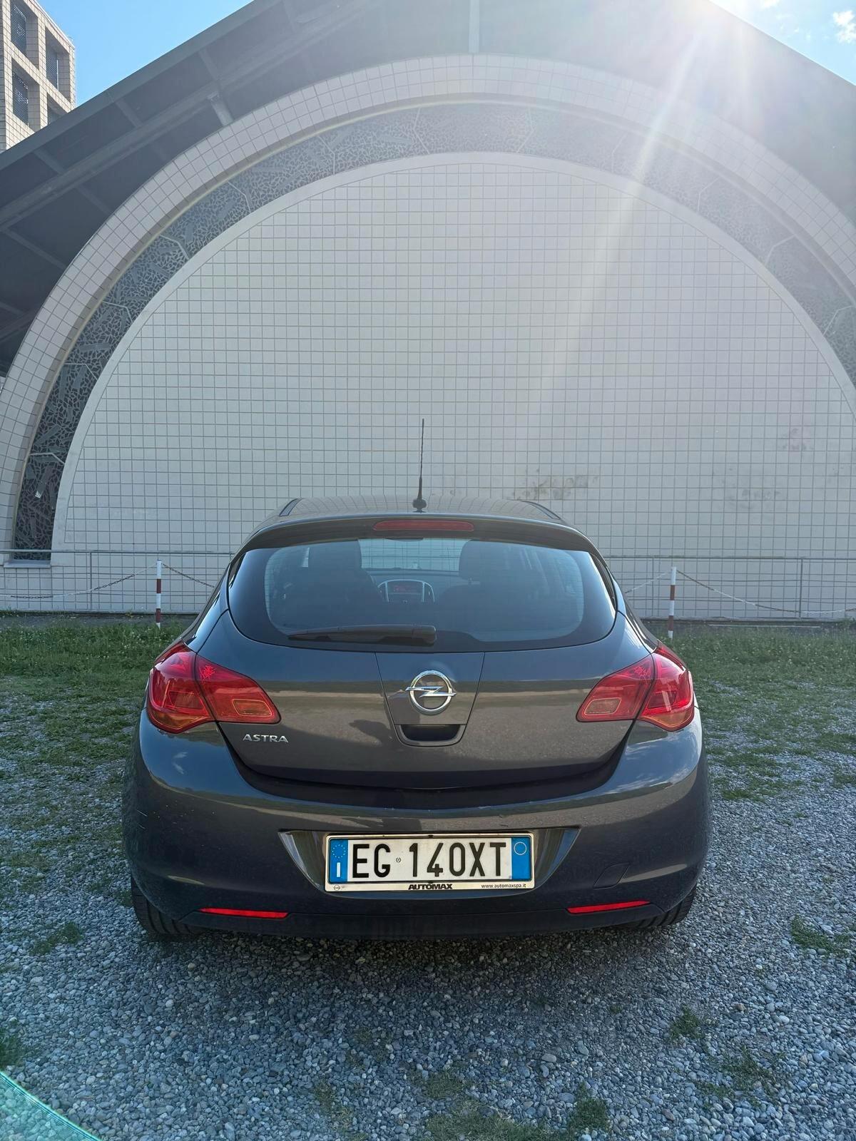 Opel Astra 1.6 115CV 5 porte Cosmo