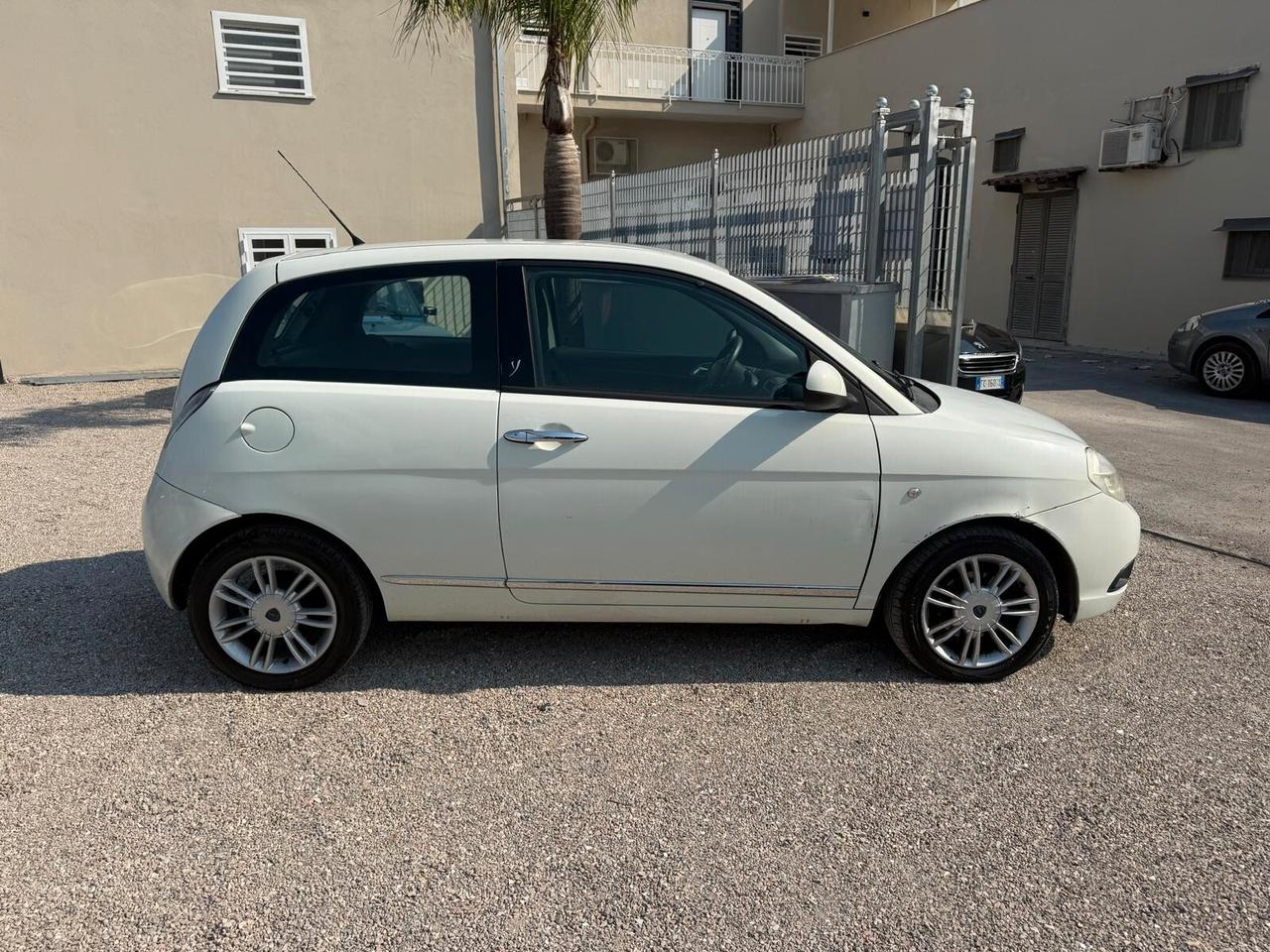 Lancia Ypsilon 1.3 MJT 75 CV E-Collection