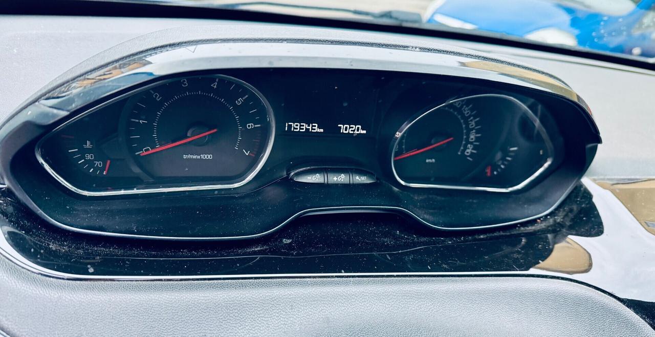 Peugeot 208 1.2 5porte Allure Ok Neopatentati